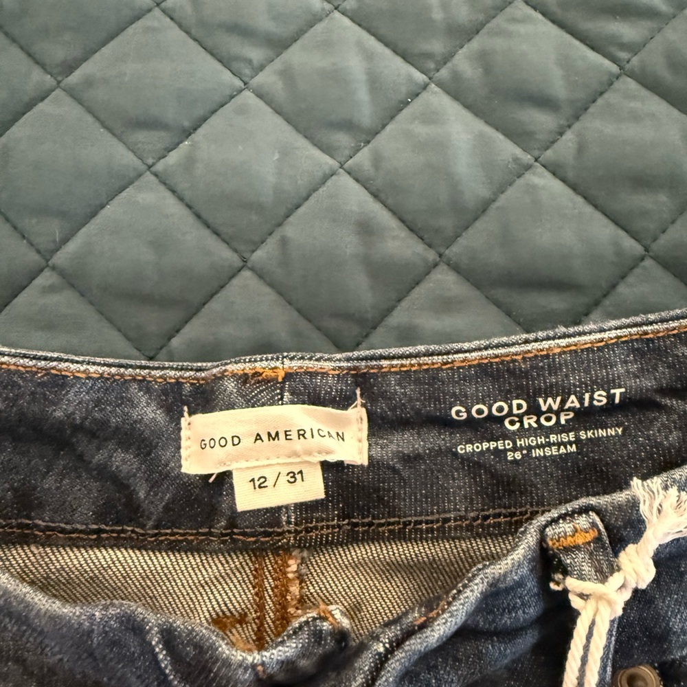 Good American Jeans - Picture 2 of 7